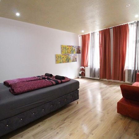 Private Triple Bedroom Rf1 Wien Exterior foto